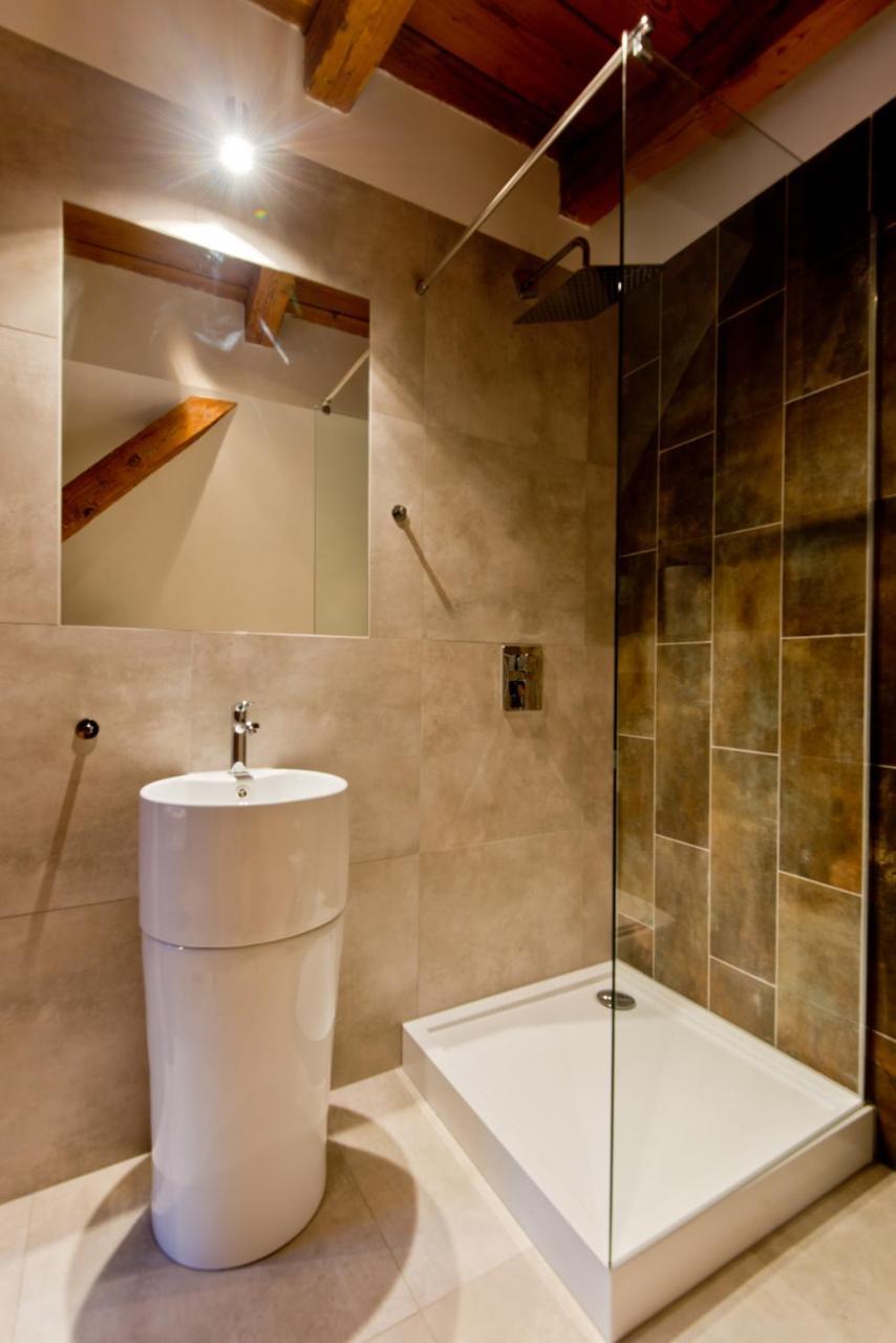 Apartsuites I Sorau Żary Εξωτερικό φωτογραφία A shower enclosure