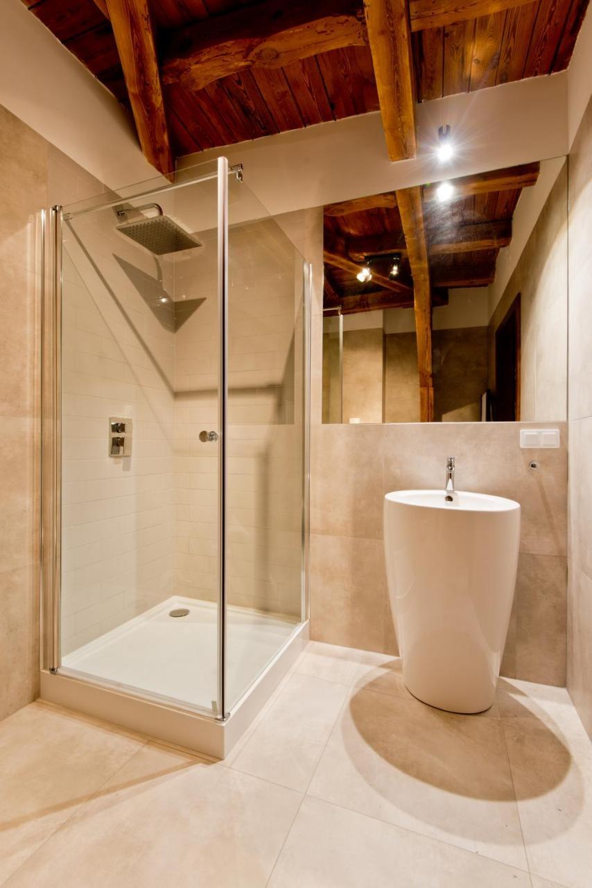 Apartsuites I Sorau Żary Εξωτερικό φωτογραφία A shower enclosure