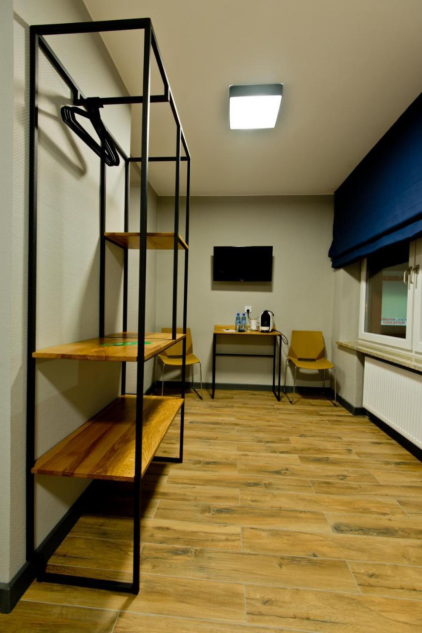 Apartsuites I Sorau Żary Εξωτερικό φωτογραφία A room at the hostel
