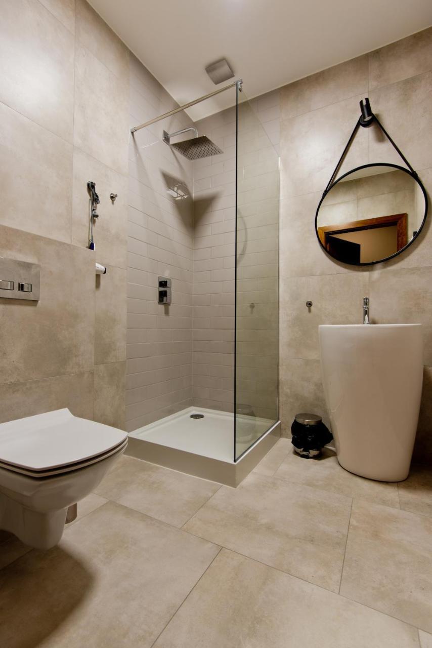 Apartsuites I Sorau Żary Εξωτερικό φωτογραφία A shower cubicle